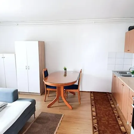 Renovated And Quiet *