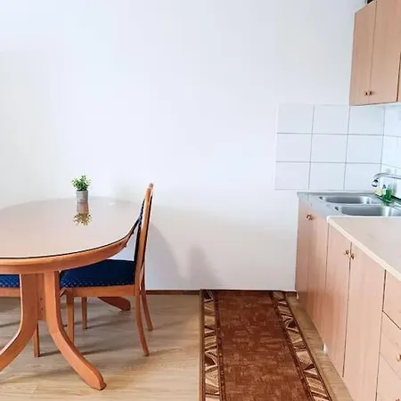 Renovated And Quiet Apartment